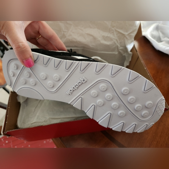 Reebok Black 7 - Picture 2 of 6